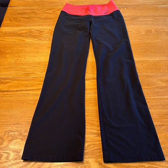 Nike Women’s Yoga Pants - Picture 2 of 8